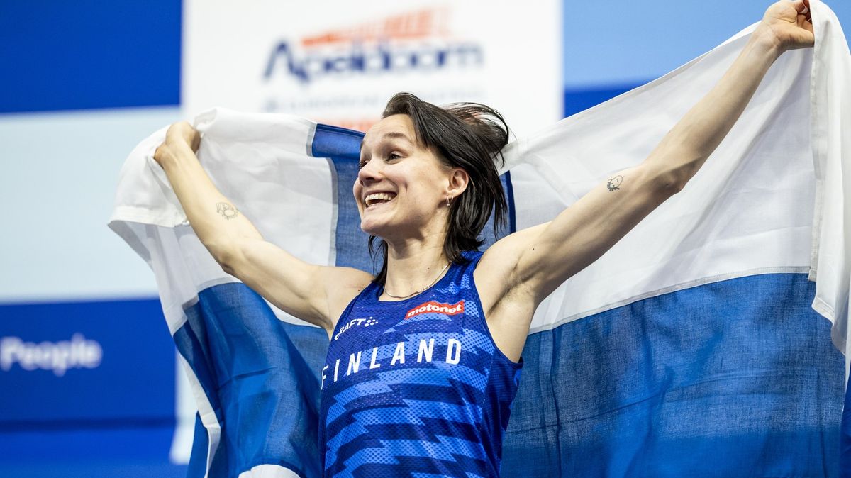 Působivé intimní foto. Atletka pózuje se svou těhotnou manželkou